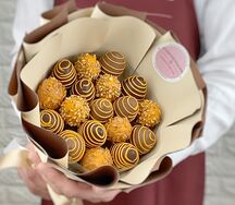 Букет из клубники в шоколаде Пчёлка