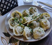 Пельмени с говядиной и сливочным маслом