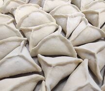 Вареники с творогом и клубникой замороженные