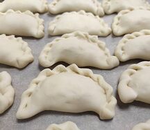 Вареники с моцареллой, вялеными томатоми и свежим базиликом замороженные