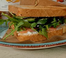 Сэндвич с форелью и фетой