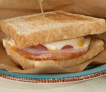 Сэндвич с ветчиной и сыром