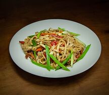 Удон с индейкой и овощами