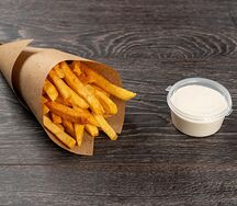 Картофель фри с соусом