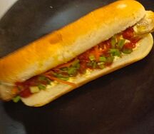 Хот-дог с колбаской из говядины