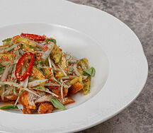 Салат с цыпленком и манго