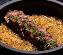 Жареный рис с говяжьим стейком