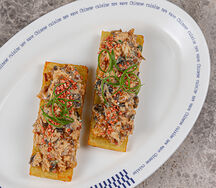 Угорь  на картофельном кейке