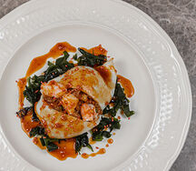 Кальмар, фаршированный жареным рисом с креветками