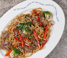 Лапша со стейком из говядины и овощами