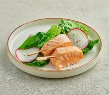 Эскимо из лосося с микс-салатом 