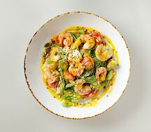 Салат с креветкой и манго-соусом 