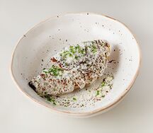 Печеная капуста с трюфельным соусом и бородинским крамблом