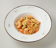 Спагетти с креветкой и сливочным биском