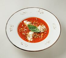 Томатный суп со страчателлой и фисташкой