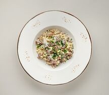 Птитим с говяжьей щекой и трюфельным соусом 