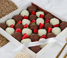 Клубника в шоколаде Два шоколада 