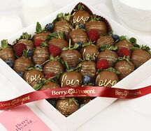 Набор клубники в шоколад в молочном шоколаде Love 