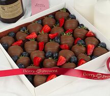 Клубника в шоколаде Сладкий день 