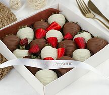 Клубника в шоколаде Два шоколада 