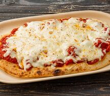 Каталонская лепёшка с томатами и сыром