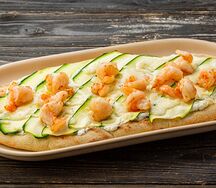 Каталонская лепёшка с креветками и цукини