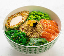 Киноа боул с лососем