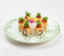 Сливочный ролл с крабом и томатной сальсой