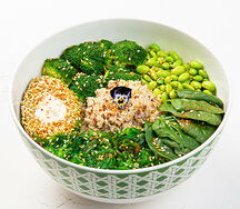 Киноа боул с авокадо