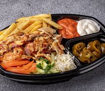 Куриная шаверма Острая на тарелке