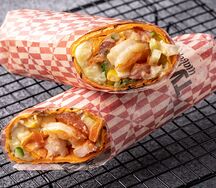 Шаверма с креветками в лаваше