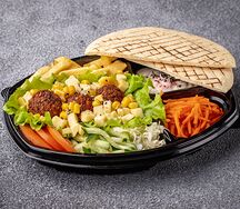 Шаверма Вегетарианская на тарелке