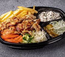 Куриная шаверма Классика на тарелке