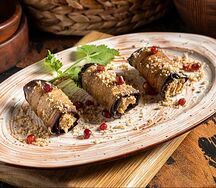 Рулетики из баклажанов и перцев