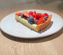 Тарт крем-брюле со свежими ягодами