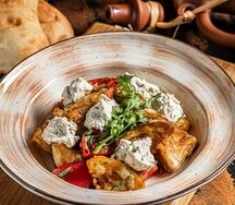 Салат из баклажанов с сыром надуги