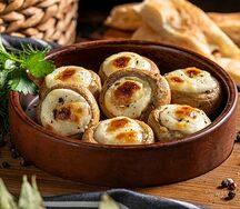 Запечённые шампиньоны с сулугуни