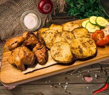 Шашлык из свиной мякоти с картофелем на мангале 