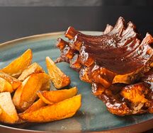 Фирменные копчёные свиные рёбра BBQ