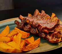 Фирменные копчёные свиные рёбра медовые