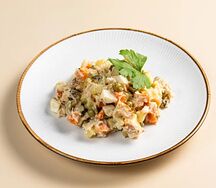 Кремлёвский салат с подкопчённой куриной грудкой