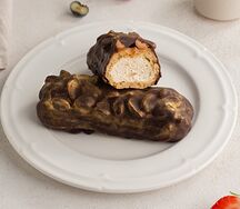 Эклер орехово-карамельный