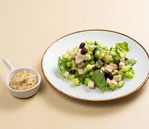 Салат с филе цыплёнка, вяленой клюквой и сельдереем