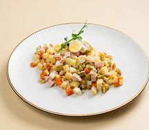 Салат Оливье с маринованными огурчиками