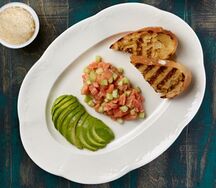 Тартар из лосося с авокадо