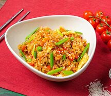 Жареный рис с яйцом в устричном соусе