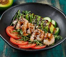 Салат с креветками и авокадо