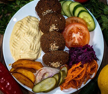 Фалафель на тарелке