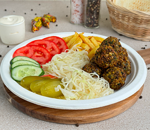 Фалафель на тарелке