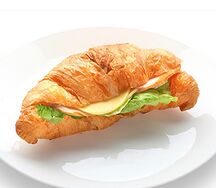 Круассан с ветчиной и сыром